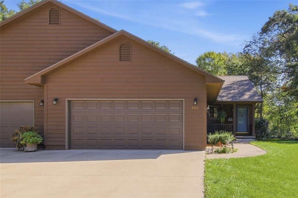 Photo of 903 Woodglen COURT, Altoona, WI 54720 (MLS # 1605453)