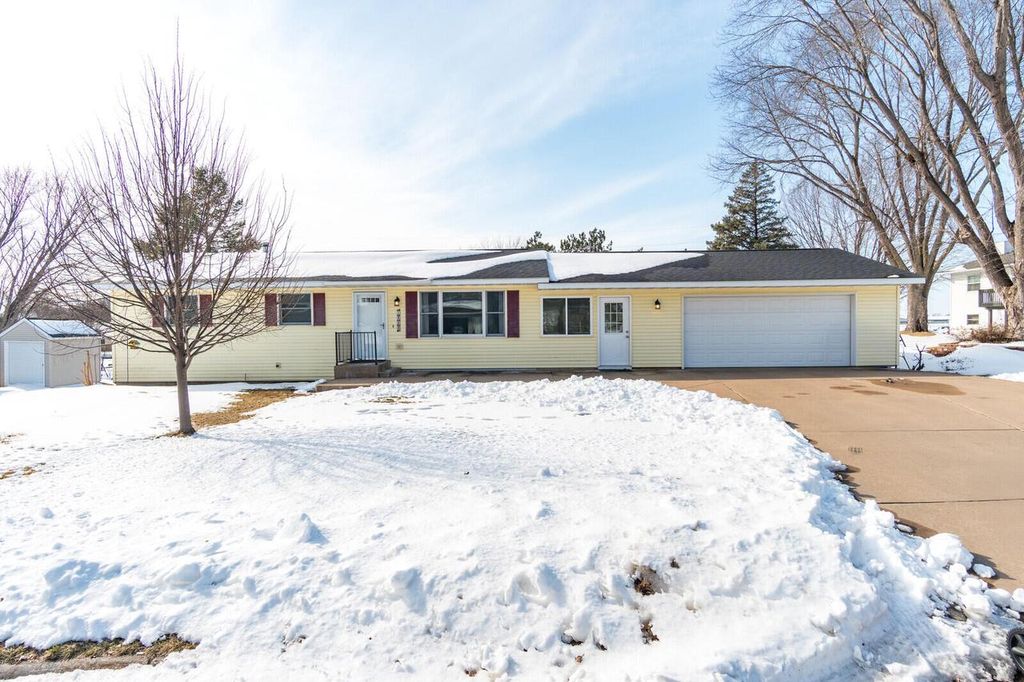 Photo of 1329 Johnson STREET, Onalaska, WI 54650 (MLS # 1952087)