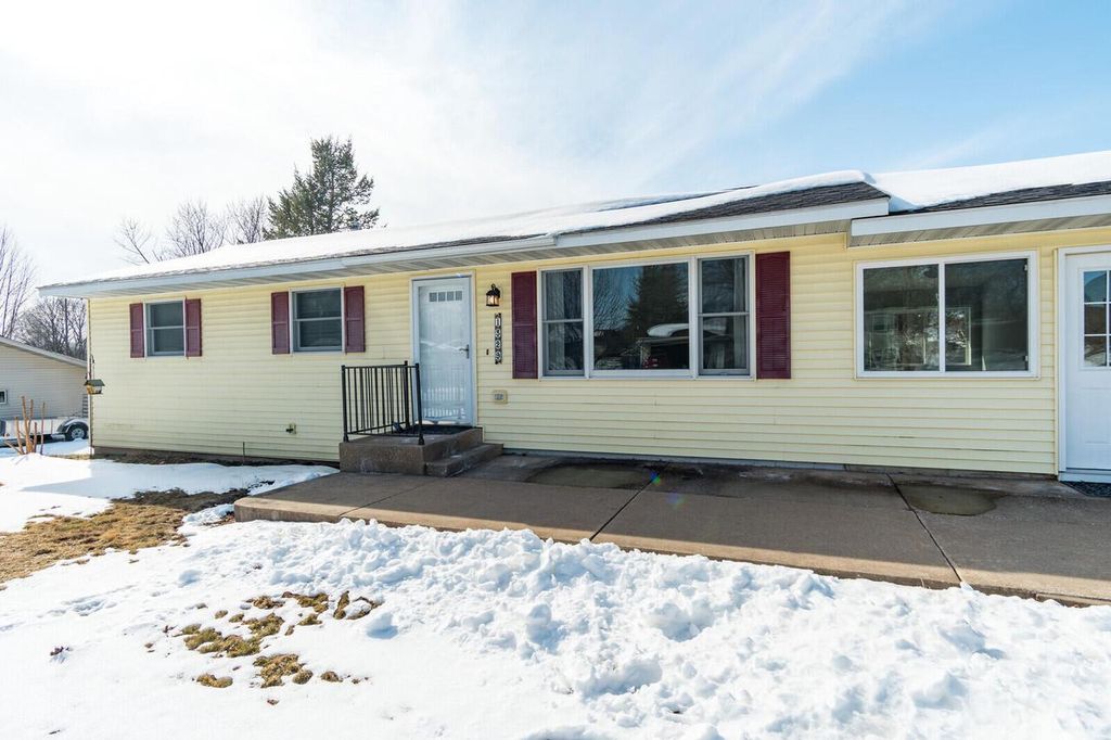 Photo of 1329 Johnson STREET, Onalaska, WI 54650 (MLS # 1952087)