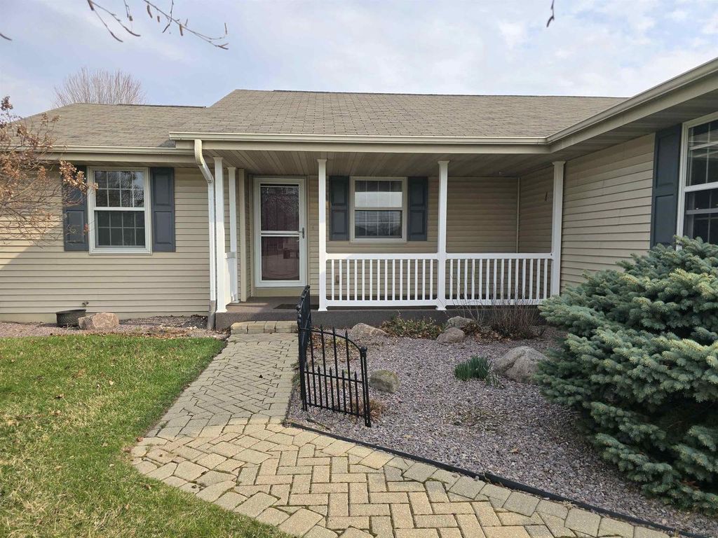 Photo of 4295 Kingsford DRIVE, Janesville, WI 53546 (MLS # 2019681)