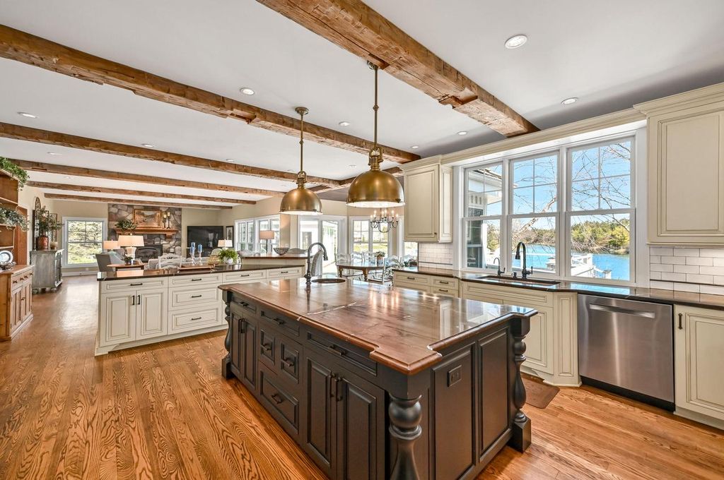 Photo of 214 E Beechwood COURT, Mequon, WI 53092 (MLS # 1956643)