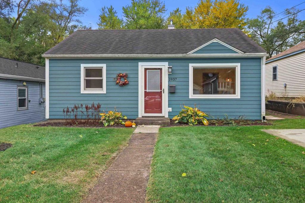 Photo of 1937 Northwestern AVENUE, Madison, WI 53704 (MLS # 2011334)