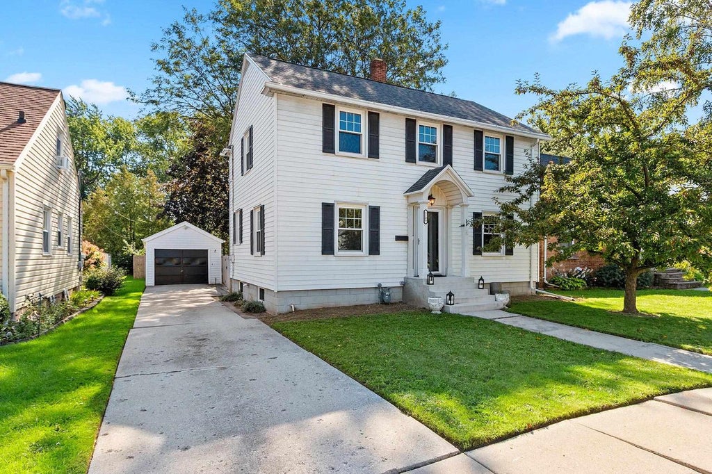 Photo of 1109 12th AVENUE, Green Bay, WI 54304 (MLS # 50332787)