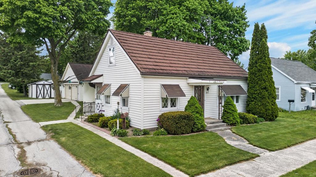Photo of 2015 Van Buren STREET, New Holstein, WI 53061 (MLS # 1964231)
