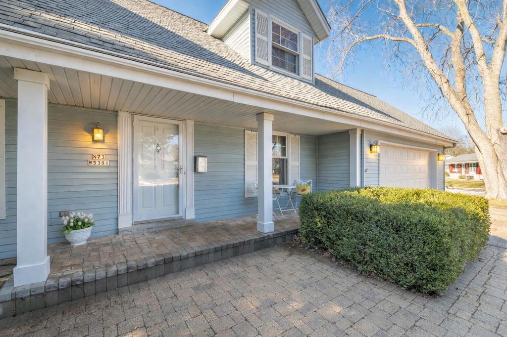 Photo of N73W5381 Georgetown DRIVE, Cedarburg, WI 53012 (MLS # 1948828)