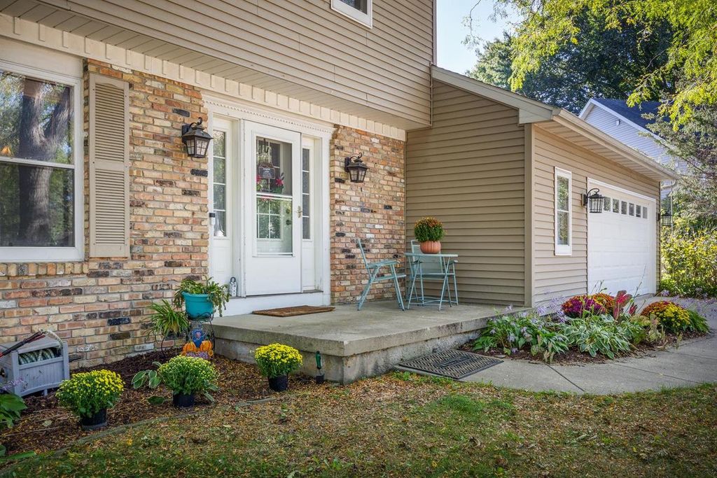 Photo of 163 Hickory COURT, Oregon, WI 53575 (MLS # 2009681)