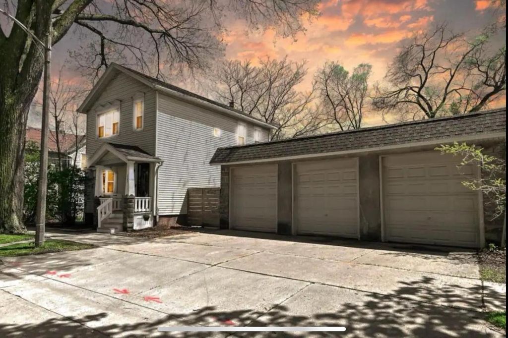 Photo of 327 W Mineral STREET, Milwaukee, WI 53204 (MLS # 1949485)