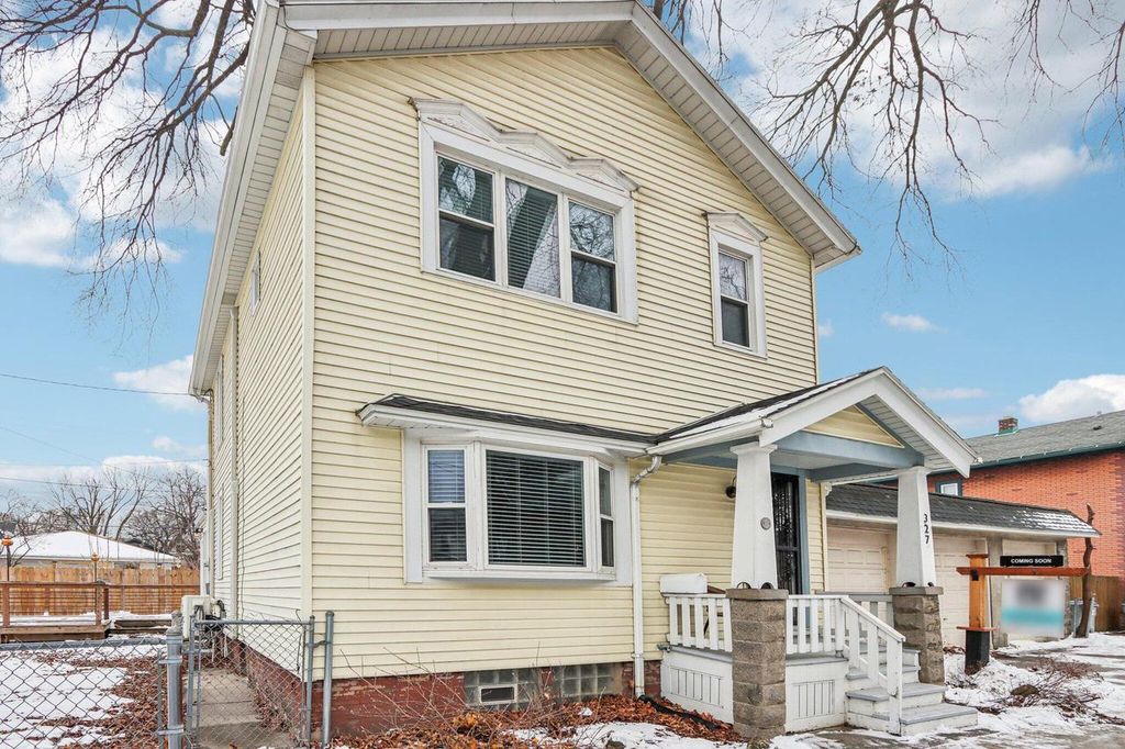 Photo of 327 W Mineral STREET, Milwaukee, WI 53204 (MLS # 1949485)