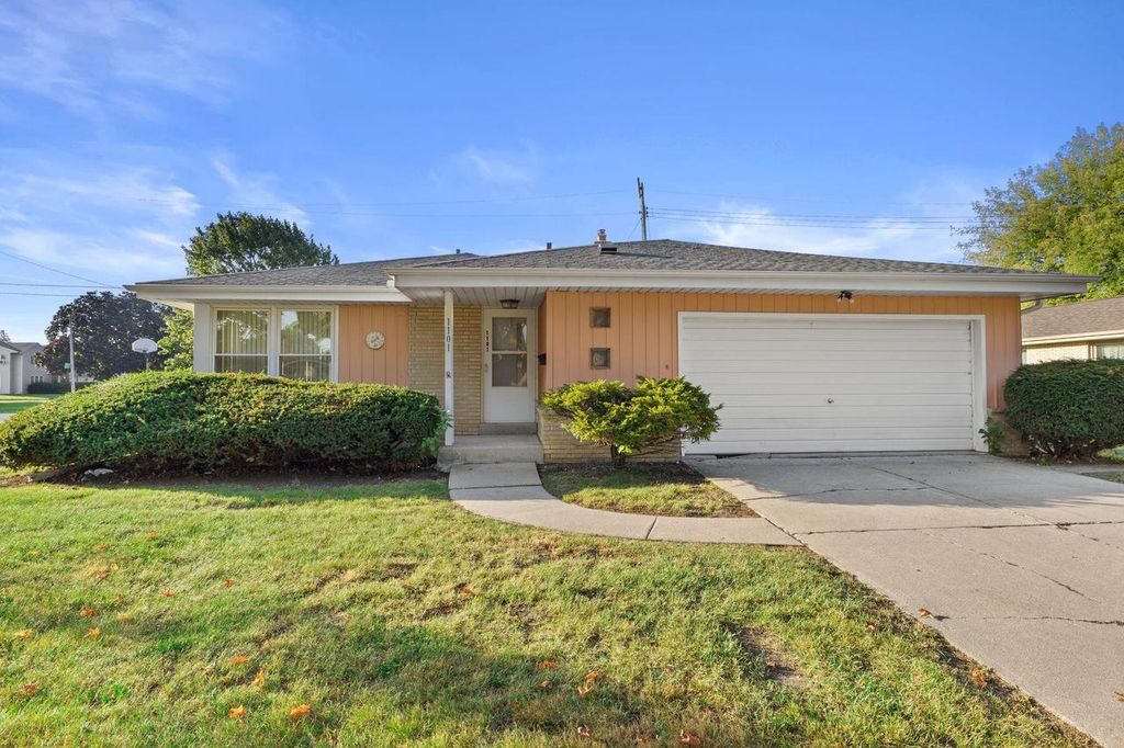 Photo of 1101 Harmony DRIVE, Racine, WI 53402 (MLS # 1940272)