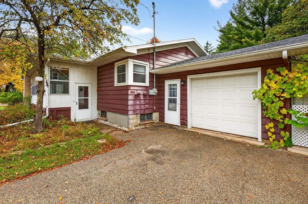 Photo of 633 S Cambridge STREET, Wautoma, WI 54982 (MLS # 50316845)