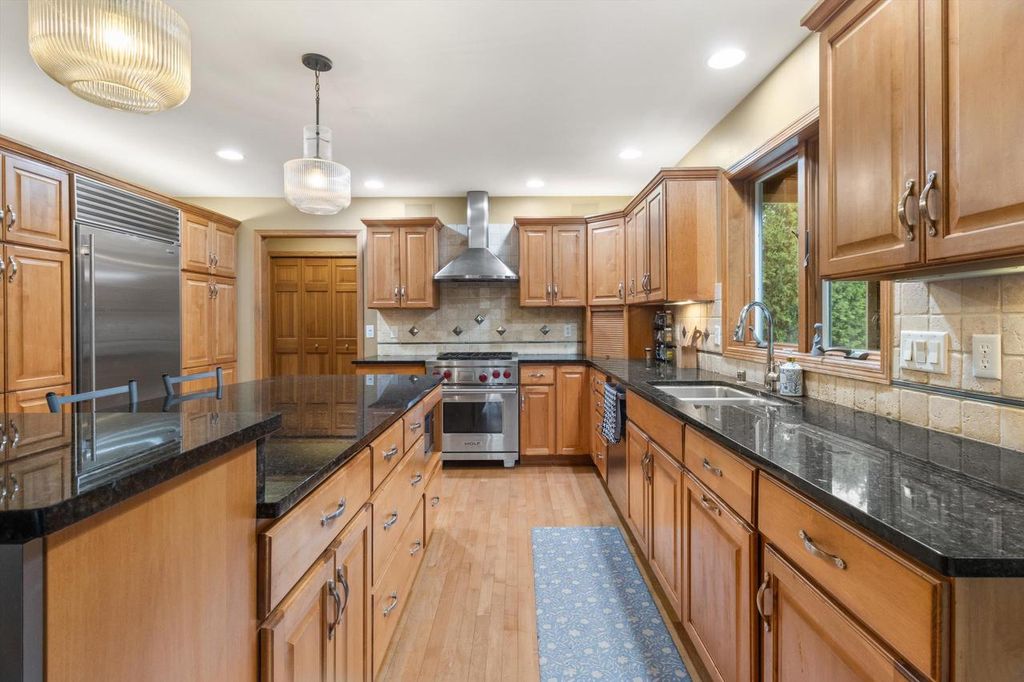 Photo of 911 Eddington DRIVE, Sun Prairie, WI 53590 (MLS # 2022021)