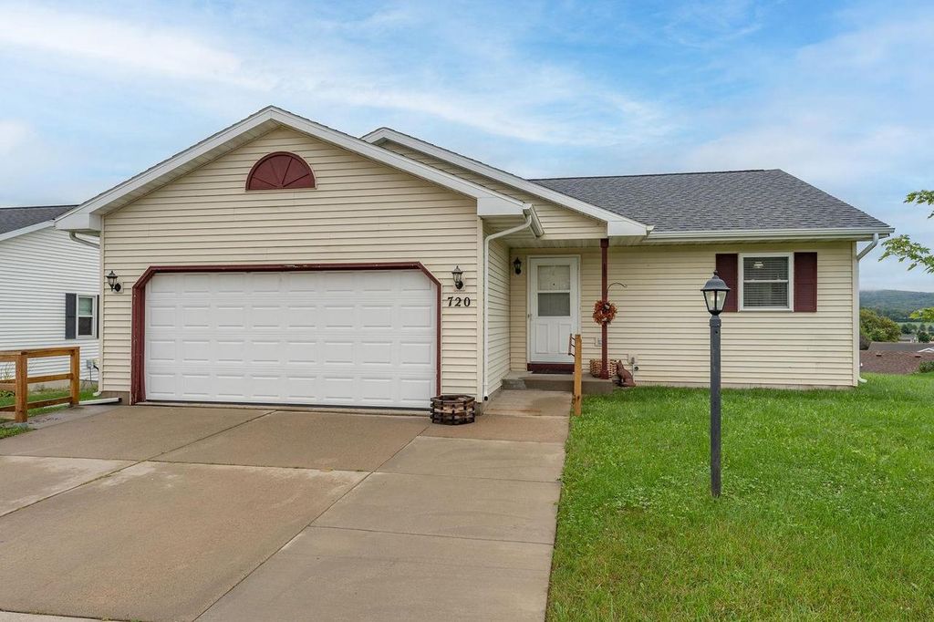 Photo of 1507 Lincoln STREET, Bangor, WI 54614 (MLS # 1945234)