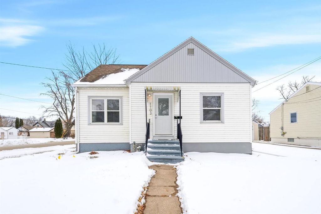 Photo of 1103 13th AVENUE, Green Bay, WI 54304 (MLS # 50320914)