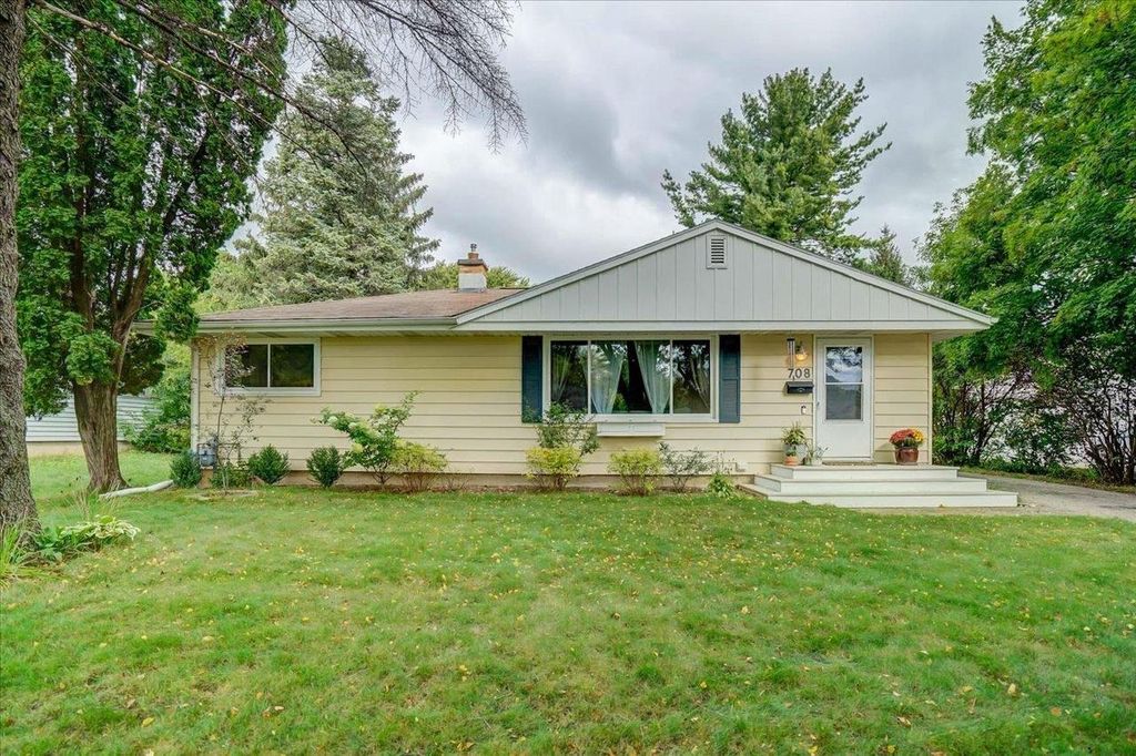 Photo of 723 Motor AVENUE, Waukesha, WI 53188 (MLS # 1945160)