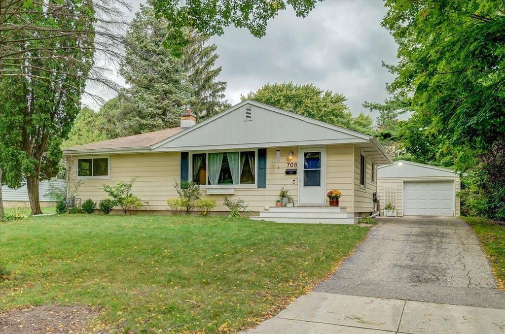 Photo of 723 Motor AVENUE, Waukesha, WI 53188 (MLS # 1945160)
