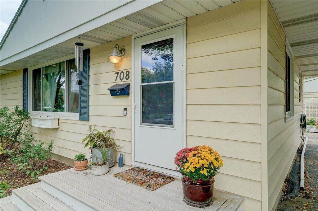 Photo of 723 Motor AVENUE, Waukesha, WI 53188 (MLS # 1945160)