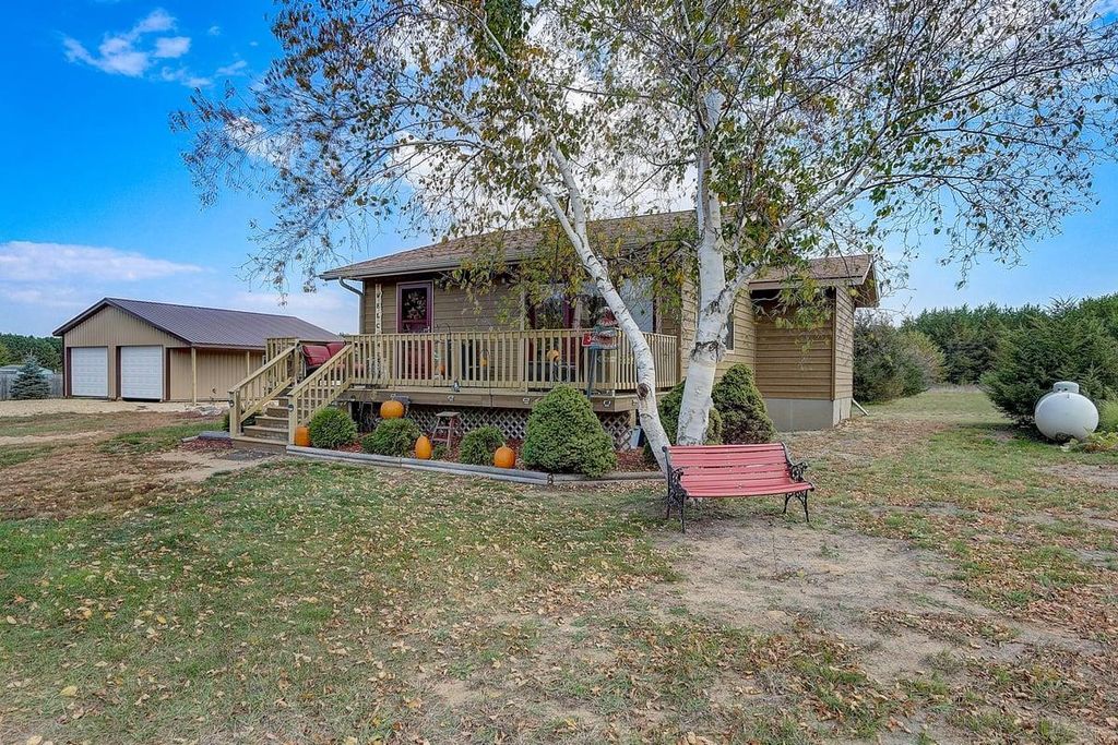 Photo of 614 Lemira AVENUE, Waukesha, WI 53188 (MLS # 1945155)