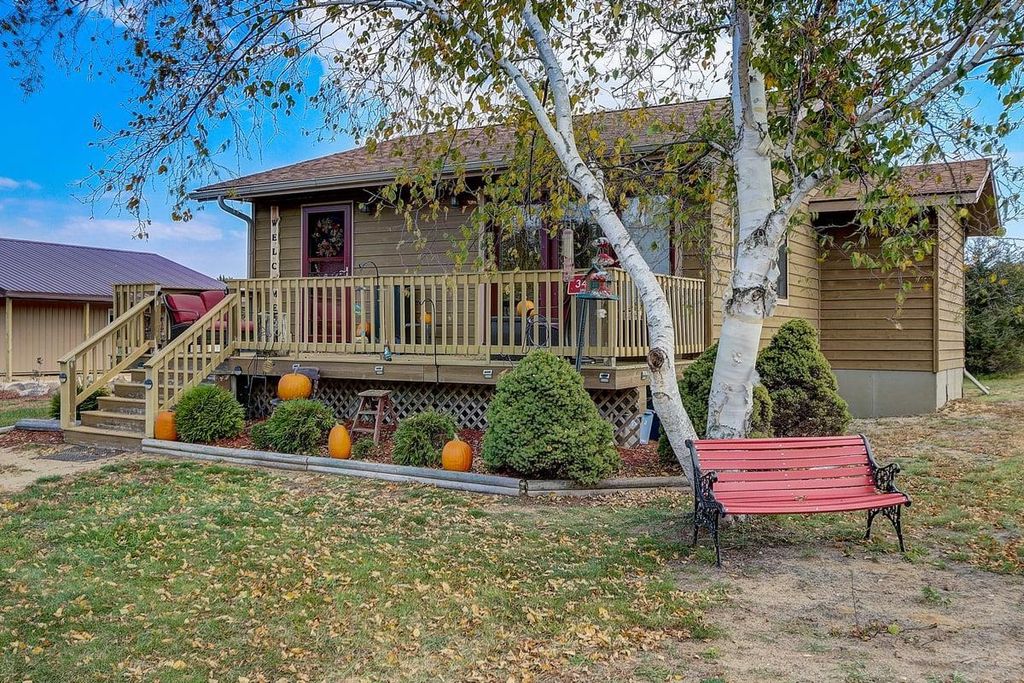 Photo of 614 Lemira AVENUE, Waukesha, WI 53188 (MLS # 1945155)