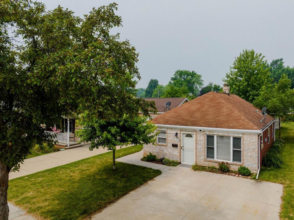 Photo of 913 Jefferson STREET, Little Chute, WI 54140 (MLS # 50322046)