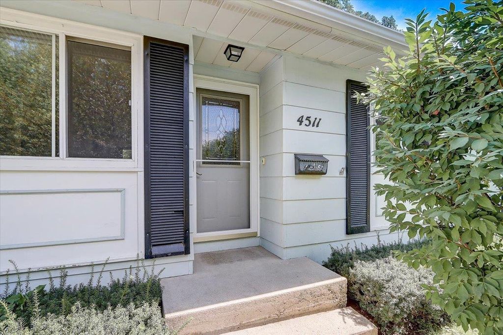 Photo of 1420 W Larkspur LANE, River Hills, WI 53217 (MLS # 1943694)