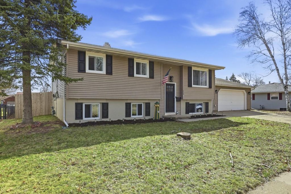 Photo of 124 S Schaefer STREET, Appleton, WI 54915 (MLS # 50323227)