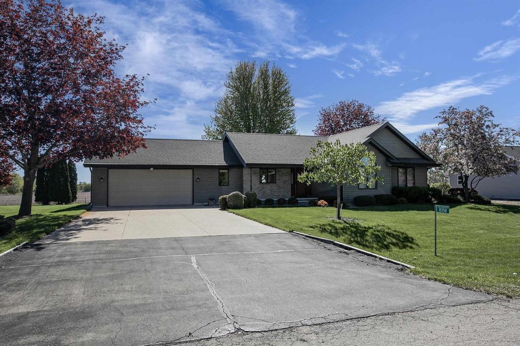 Photo of 8358 Pheasant Run TRAIL, Larsen, WI 54947 (MLS # 50325244)