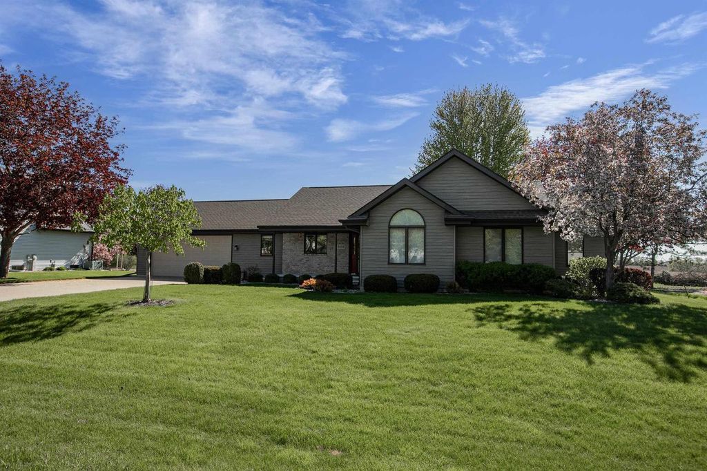 Photo of 8358 Pheasant Run TRAIL, Larsen, WI 54947 (MLS # 50325244)