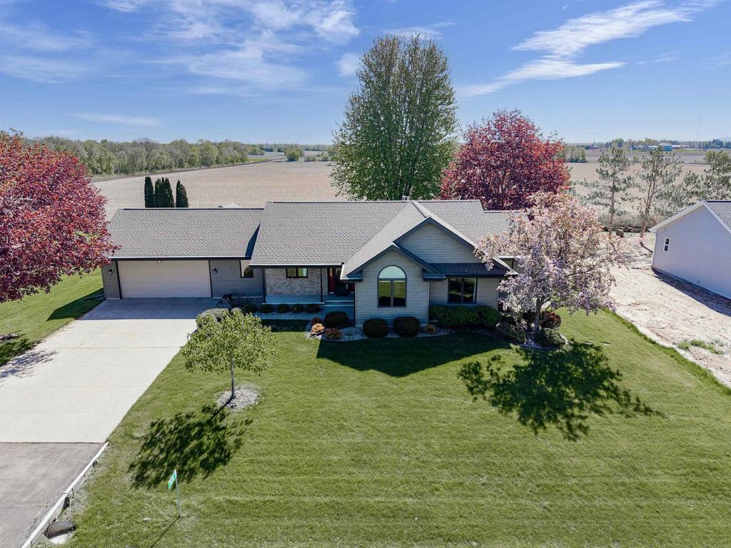Photo of 8358 Pheasant Run TRAIL, Larsen, WI 54947 (MLS # 50325244)