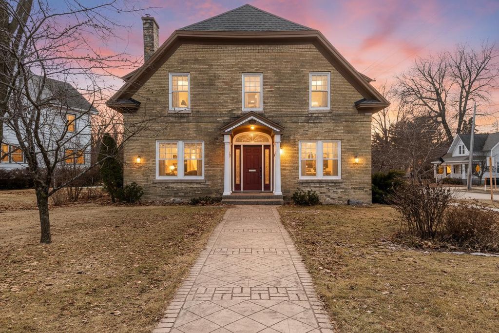 Photo of 2157 Riverside AVENUE, Marinette, WI 54143 (MLS # 50322082)