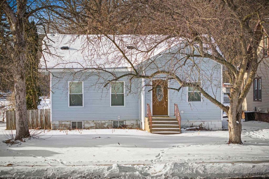 Photo of 990 2nd Avenue South, Wisconsin Rapids, WI 54495 (MLS # 22600355)