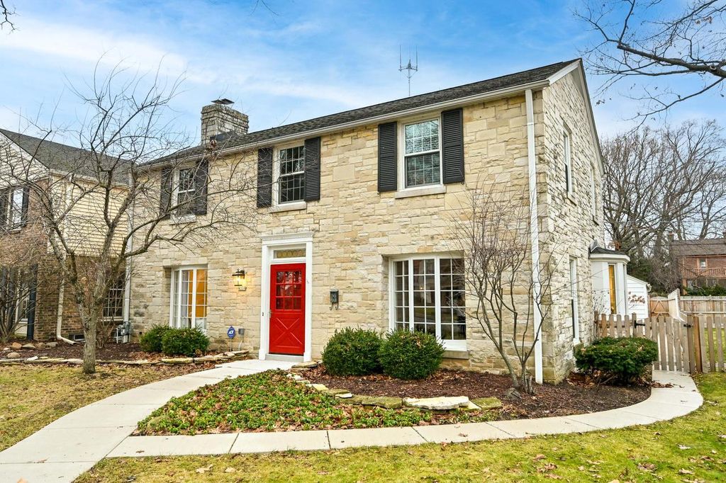 Photo of 4339 N Alpine AVENUE, Shorewood, WI 53211 (MLS # 1946839)