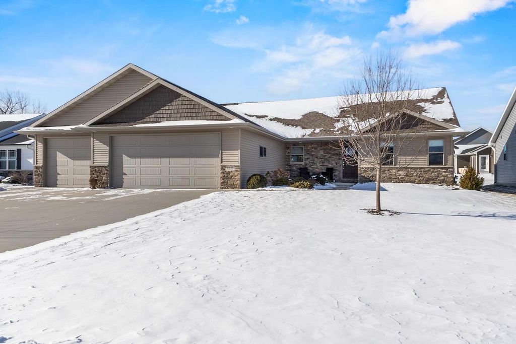 Photo of 4235 N Shadywood COURT, Appleton, WI 54914 (MLS # 50320558)