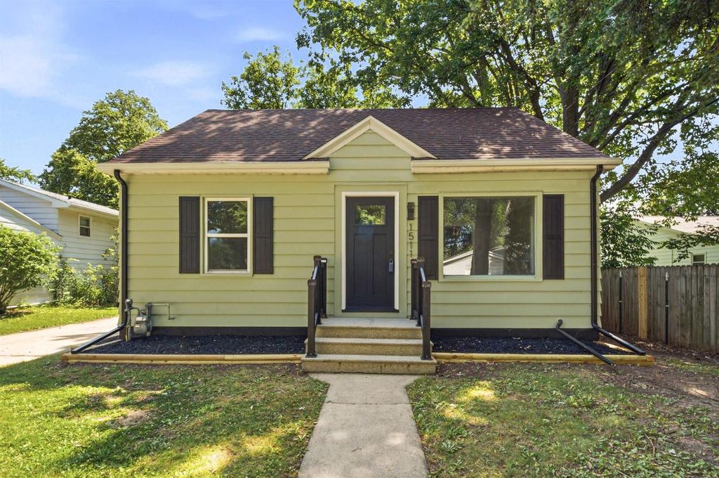 Photo of 1511 10th AVENUE, Green Bay, WI 54304 (MLS # 50329759)