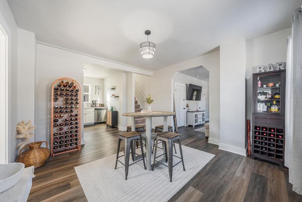 Photo of 402 W 10th AVENUE, Oshkosh, WI 54902 (MLS # 50320755)