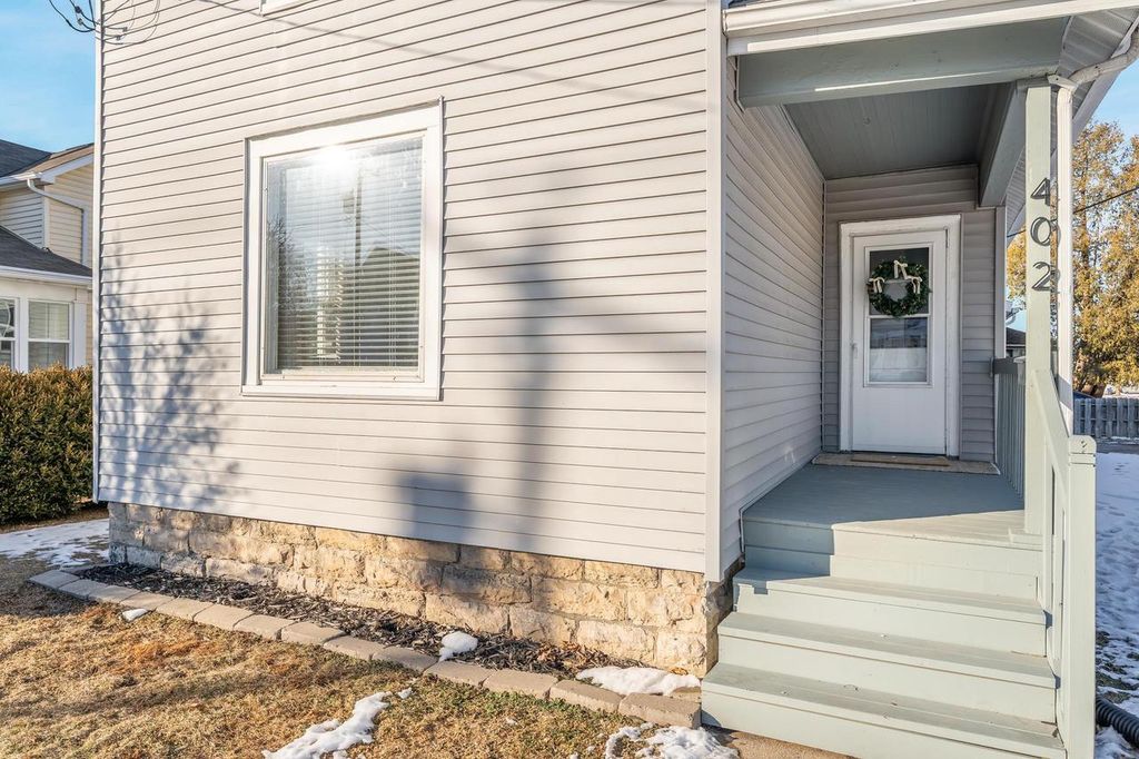 Photo of 402 W 10th AVENUE, Oshkosh, WI 54902 (MLS # 50320755)