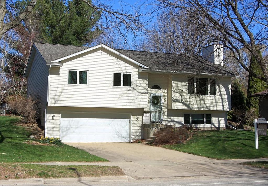 Photo of 614 Engelhart DRIVE, Madison, WI 53713 (MLS # 2019691)