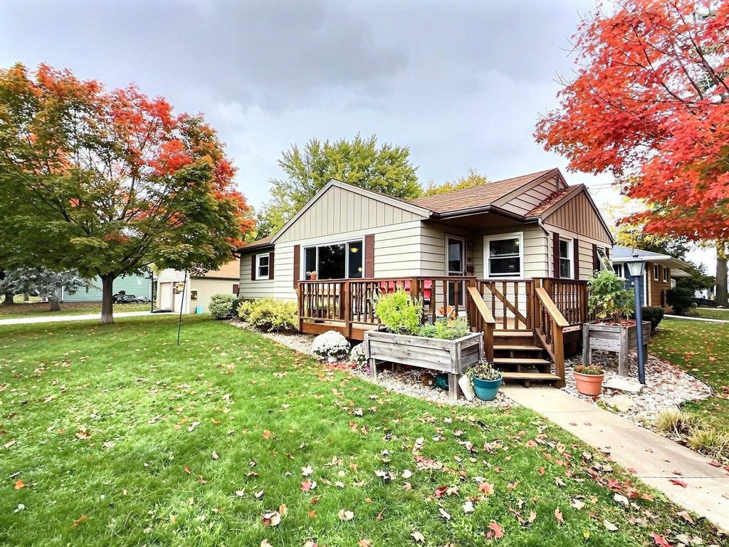 Photo of 936 Taft AVENUE, Oshkosh, WI 54902 (MLS # 50334322)