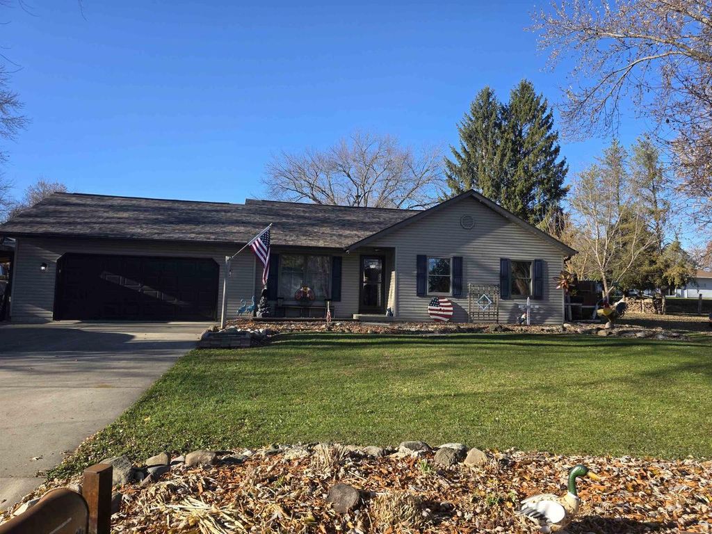 Photo of 731 Sherwood LANE, Jefferson, WI 53549 (MLS # 2012766)