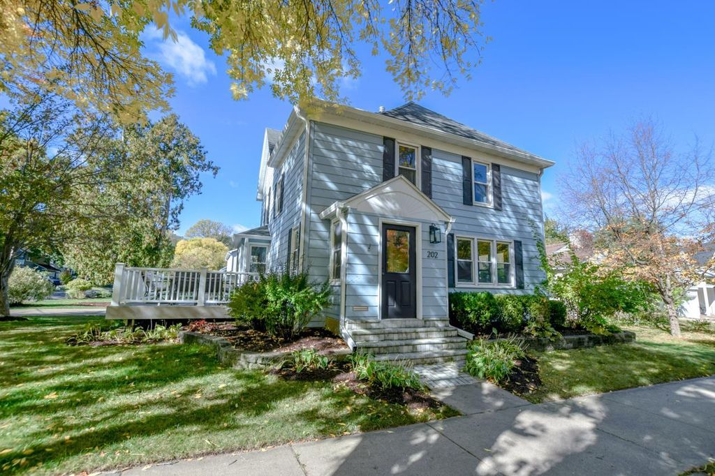 Photo of 202 N Franklin AVENUE, Madison, WI 53705 (MLS # 2015288)