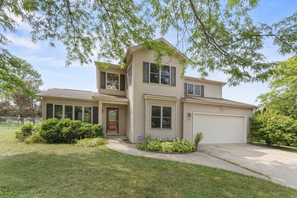Photo of 1325 S Westhaven DRIVE, Oshkosh, WI 54904 (MLS # 50330921)