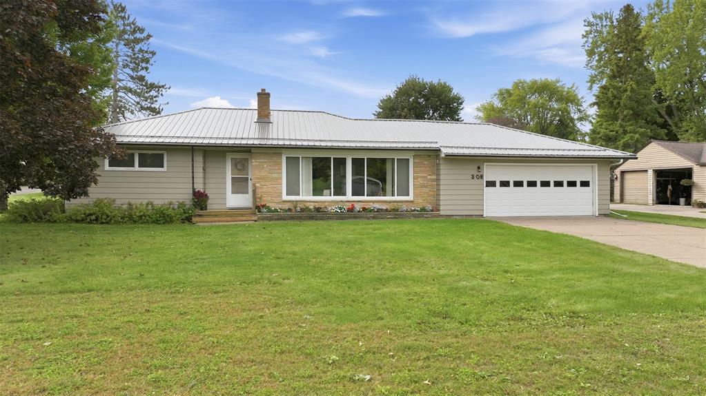 Photo of 308 17th AVENUE, Bloomer, WI 54724 (MLS # 1605486)