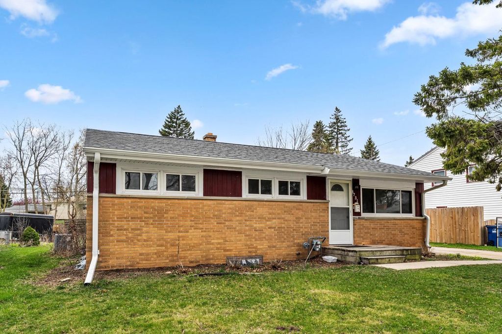 Photo of 3731 St Andrews BOULEVARD, Racine, WI 53405 (MLS # 1957912)