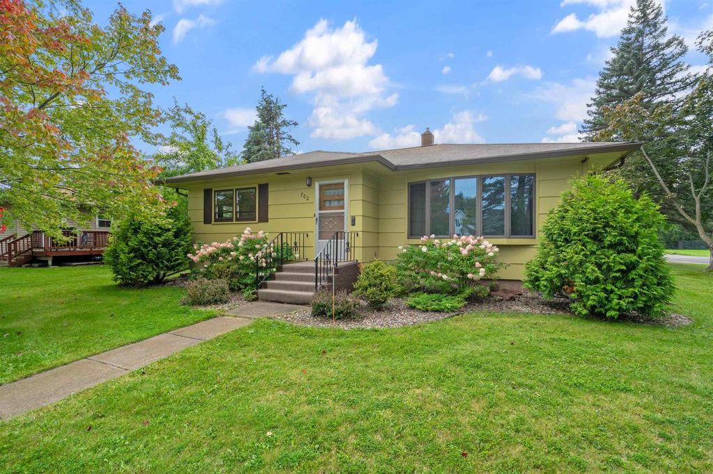 Photo of 702 E 5th STREET, Superior, WI 54880 (MLS # 6121981)