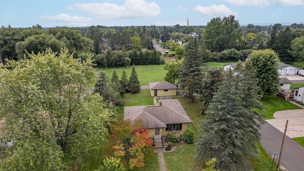 Photo of 702 E 5th STREET, Superior, WI 54880 (MLS # 6121981)