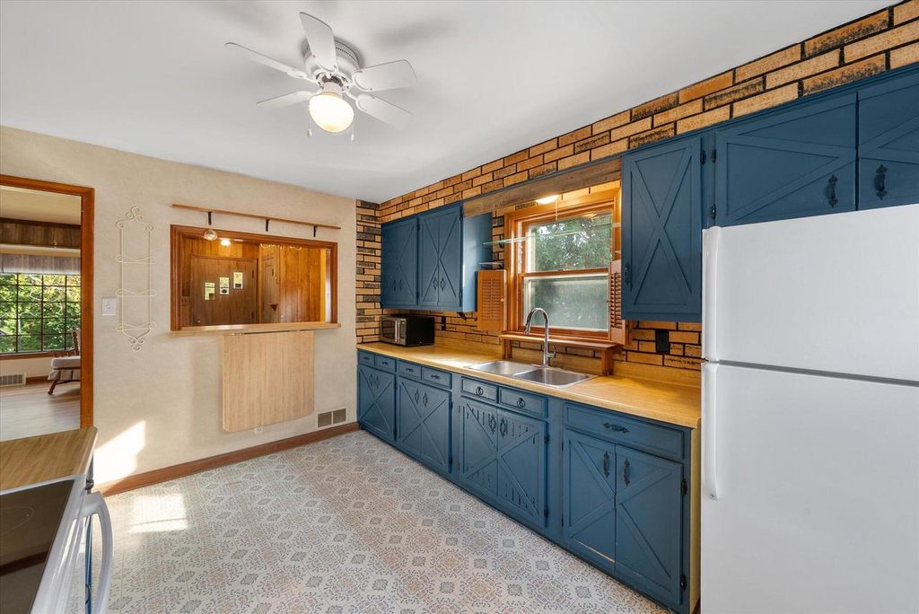 Photo of 1109 7th AVENUE, Grafton, WI 53024 (MLS # 1941250)