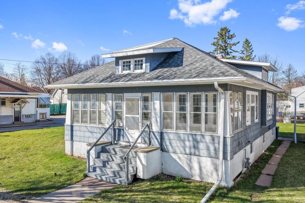 Photo of 802 9th STREET, Green Bay, WI 54304 (MLS # 50323859)