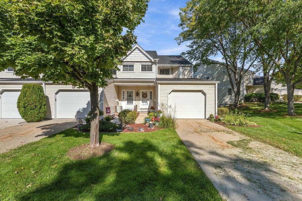 Photo of 7776 W Tuckaway Shores DRIVE, Franklin, WI 53132 (MLS # 1983736)