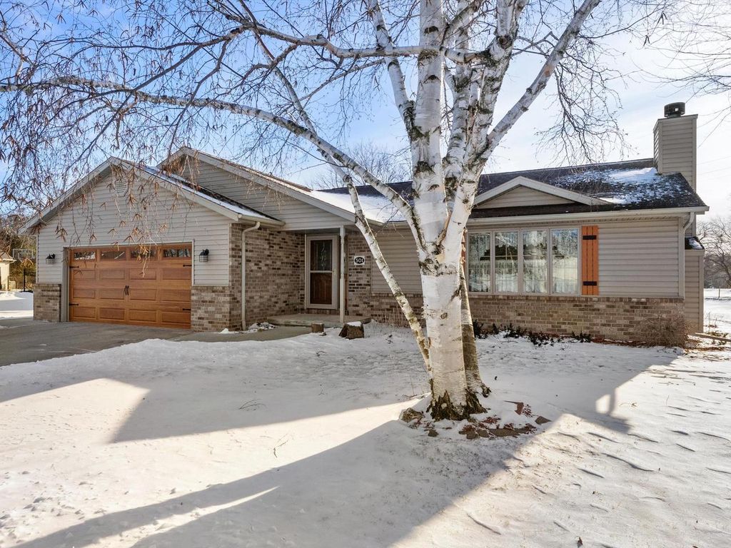 Photo of 501 River Bluff DRIVE, Manitowoc, WI 54220 (MLS # 1948304)