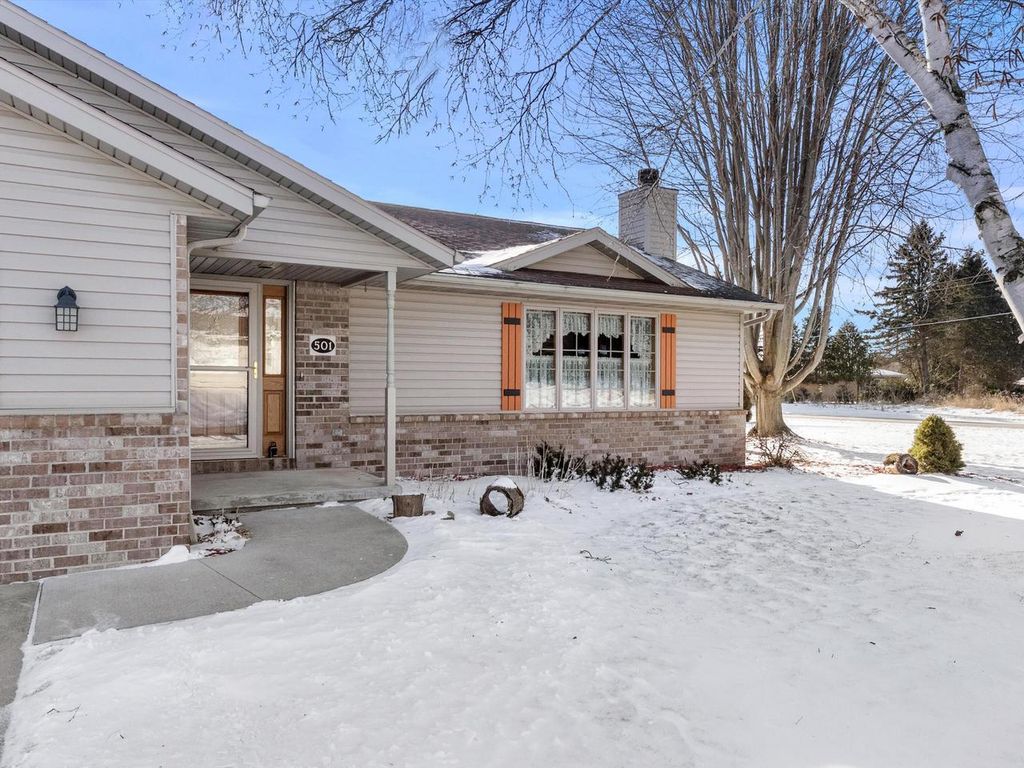 Photo of 501 River Bluff DRIVE, Manitowoc, WI 54220 (MLS # 1948304)
