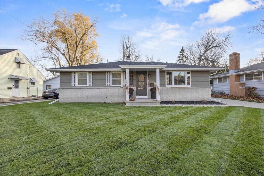 Photo of 1437 E Glendale AVENUE, Appleton, WI 54911 (MLS # 50321473)